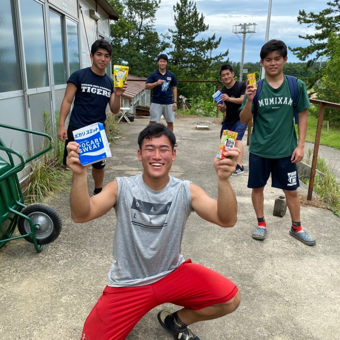 ‪OB・OGの皆様からスポーツドリンクの粉、塩分タブレット、野菜ジュースを差し入れで頂きました！！ありがとうございます‍♀️暑さにもコロナにも負けないよう練習に励みます‬

‪ #アメフト部‬
‪ ‬
‪ ‬
‪ #差し入れ‬