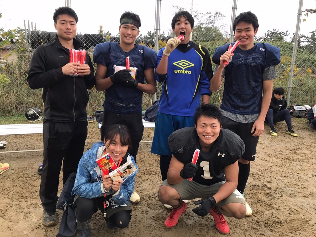 OBの土田様より、魚肉ソーセージ、ホッカイロ、お菓子の差し入れを頂きました！！
ありがとうございます
雨の日が多くなり、寒さも一段と増していますが、日々ひとつひとつのプレーの完成度を高められるよう練習に取り組んでいます