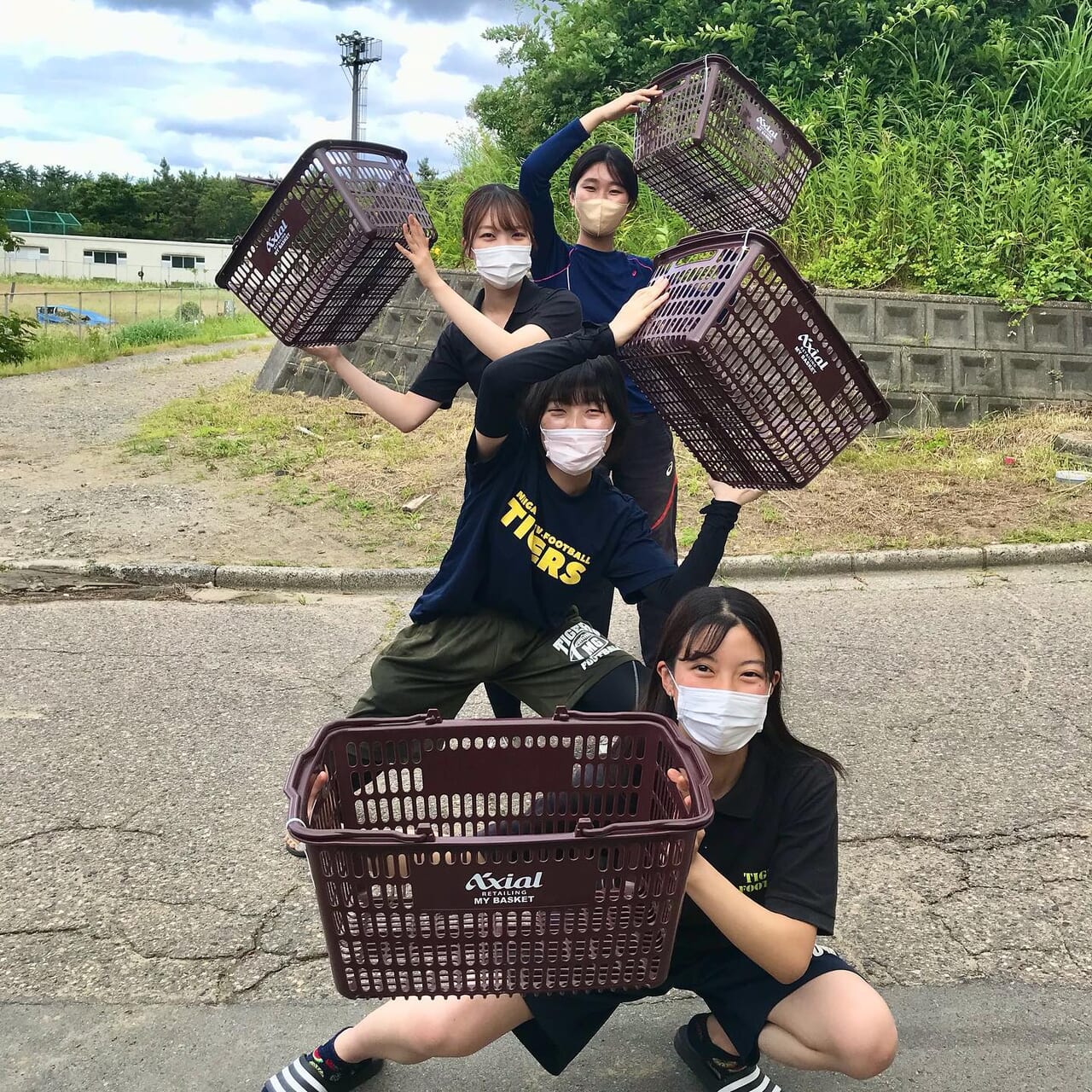 OGの金山様から新しいボトルカゴを頂きました！いつもありがとうございます大切に使わせて頂きます‍♀️

1年生マネージャーは3人が入部してくれました️仕事の飲み込みも早く、すくすく成長中です！これからも一緒に頑張って行こう