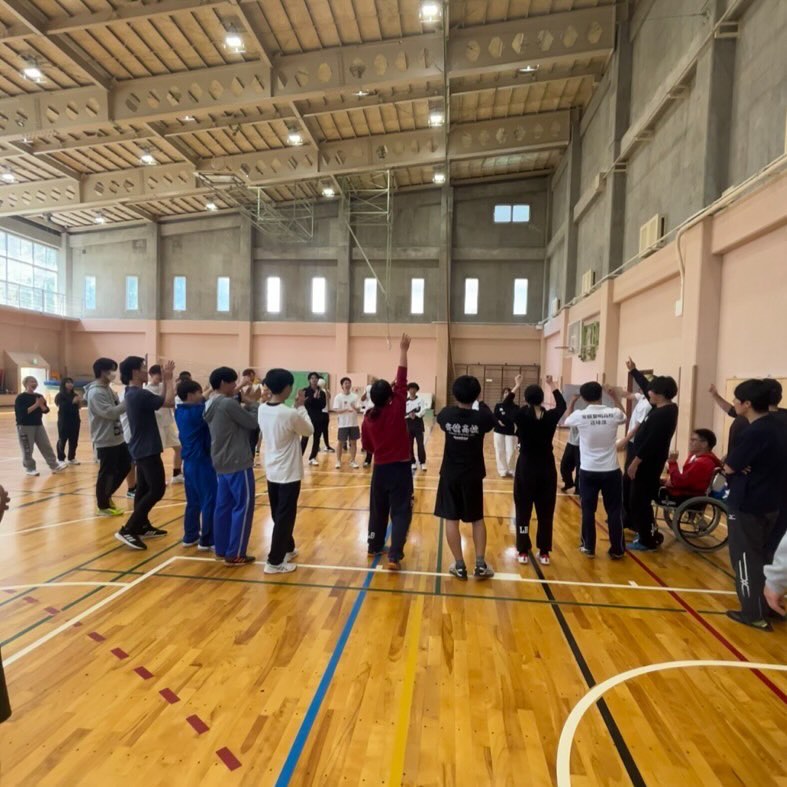 【🏐球技大会🏐】

本日は球技大会を行いました！！！
30人以上の新入生に来ていただき、バレーやドッチボールを楽しみました🏻
どの対決も白熱しており、大盛り上がりでした！！
部員や他の新入生とコミュニケーションをとりながら運動して、絆も深まりましたね🤝🏻

4/16(火)は16:45から総合教育研究棟F271でマッチョカフェを開催します🏻

アメフト部を代表するマッチョ達が、多彩なパフォーマンスで皆様を楽しませます

もちろん途中参加・退出OK！
5限後も営業中ですのでぜひお越しください🏻

┈┈┈┈┈┈┈┈┈

アメフト部への見学・体験いつでもお待ちしています🏻
1人でも、お友だちとでも、途中参加・退出ももちろんOKです！見学の場合は私服で、体験の場合はぜひ動きやすい格好でお越しください！
※練習日時は変更する場合があります。見学・体験を希望する方はぜひDMへご連絡ください

新歓期間練習
晴天時：五十嵐キャンパス サッカー・ラグビー場
雨天時：五十嵐キャンパス第2体育館Bフロア
日時：水~金　17:00~
　　　土日　9:00~12:00

質問などもDM・ハイライトの質問箱でいつでも受け付けています！
アメフト部のことだけでなく新生活に関することなど、どんな些細なことでもお気軽にご連絡ください🏻

 #