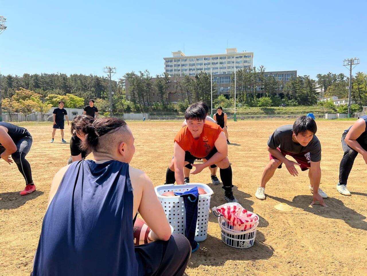 GWが恋しくなりますが、今週もあと2日です！頑張っていきましょう

明日はアメフト実践練習として、練習見学や実際に体験することができます！
去年の一年生でもGW明けから見学、入部してくれた子もいます！

まだ部活・サークル選びに悩んでいる方！、明日はグラウンドに行かなくっちゃ‍♂️